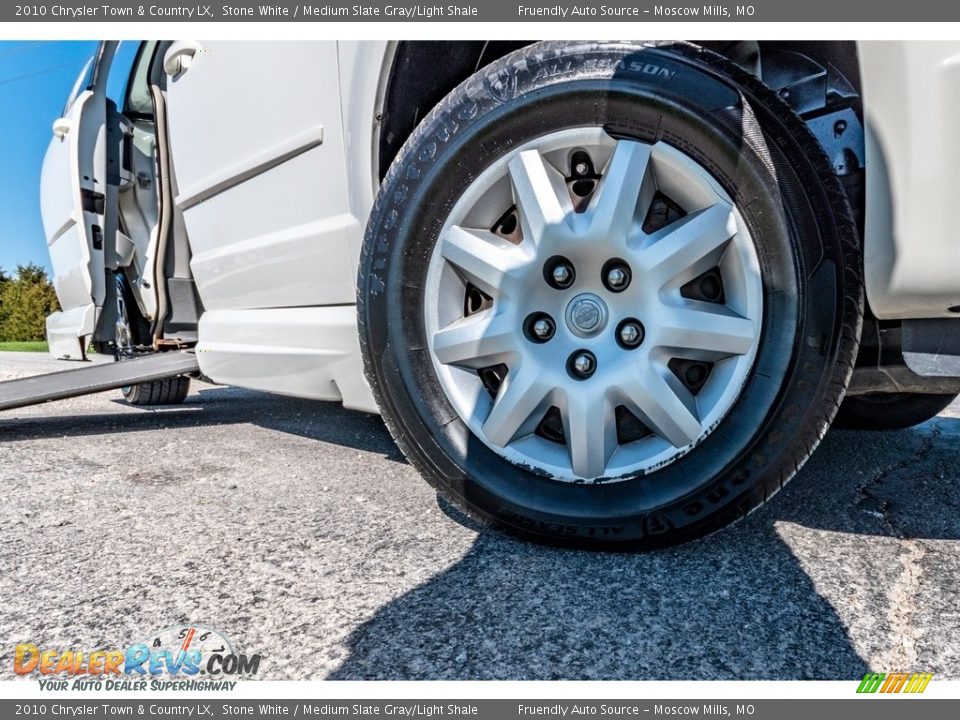 2010 Chrysler Town & Country LX Stone White / Medium Slate Gray/Light Shale Photo #29