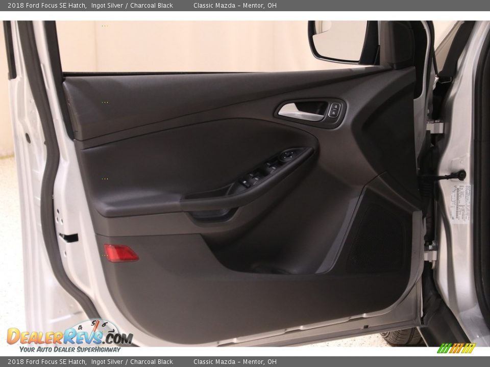 2018 Ford Focus SE Hatch Ingot Silver / Charcoal Black Photo #4