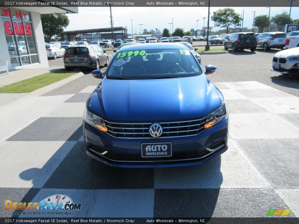 2017 Volkswagen Passat SE Sedan Reef Blue Metallic / Moonrock Gray Photo #2