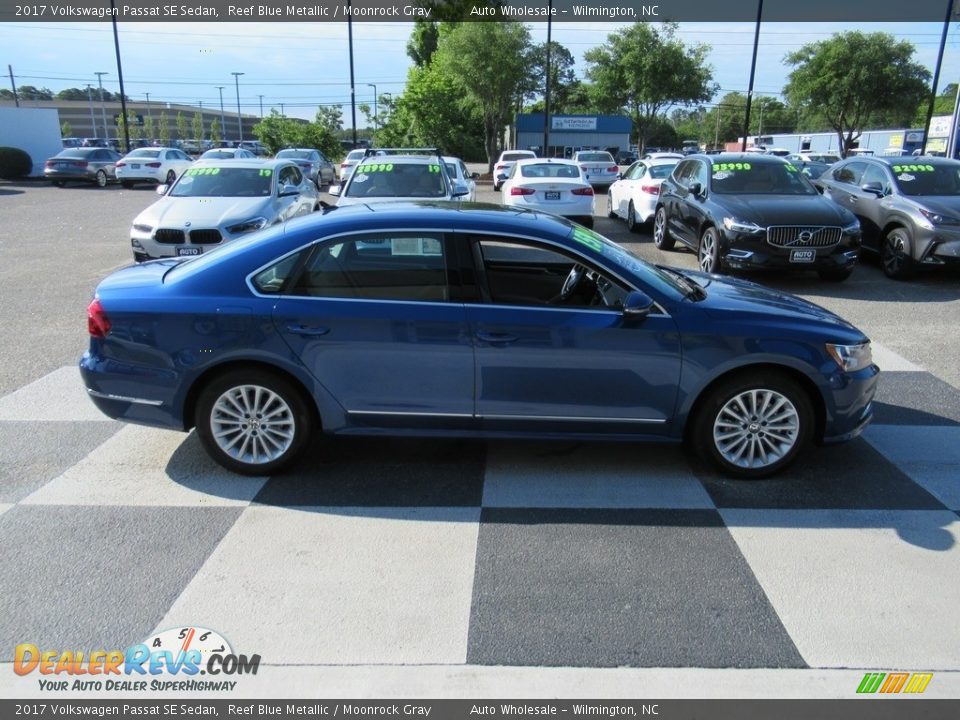 2017 Volkswagen Passat SE Sedan Reef Blue Metallic / Moonrock Gray Photo #3