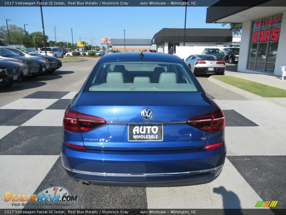 2017 Volkswagen Passat SE Sedan Reef Blue Metallic / Moonrock Gray Photo #4