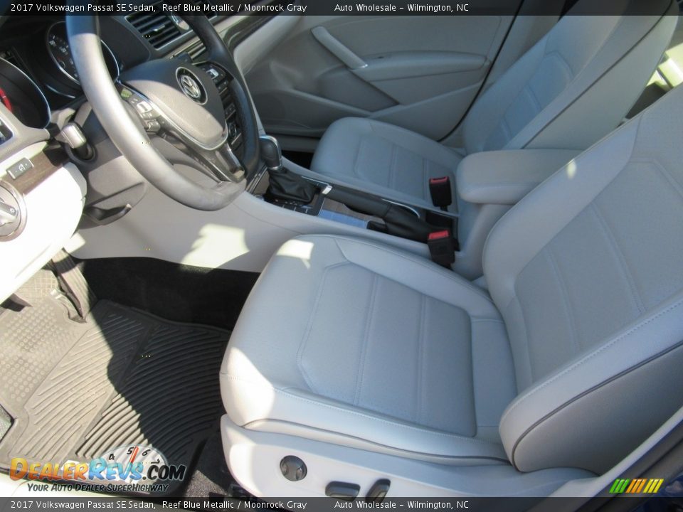 2017 Volkswagen Passat SE Sedan Reef Blue Metallic / Moonrock Gray Photo #10