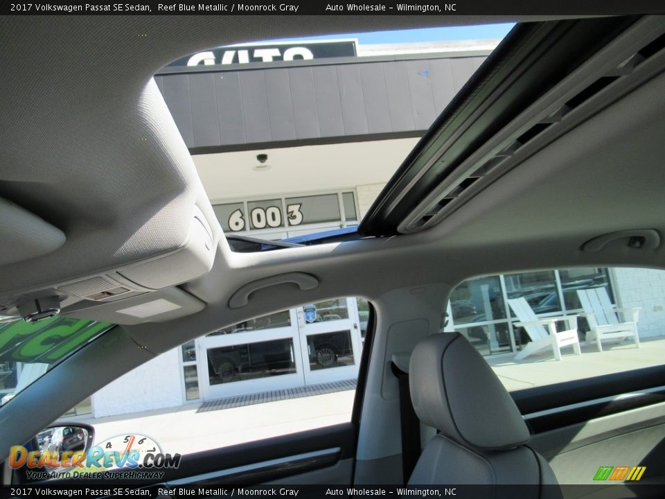 2017 Volkswagen Passat SE Sedan Reef Blue Metallic / Moonrock Gray Photo #11