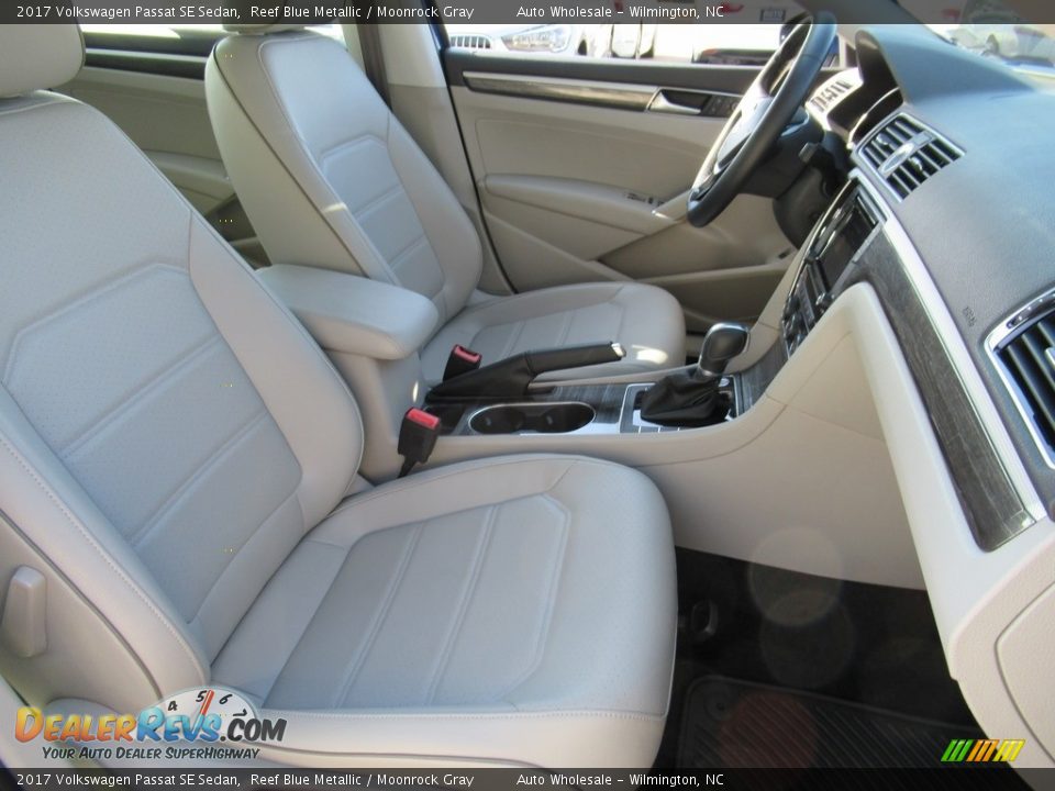 2017 Volkswagen Passat SE Sedan Reef Blue Metallic / Moonrock Gray Photo #13
