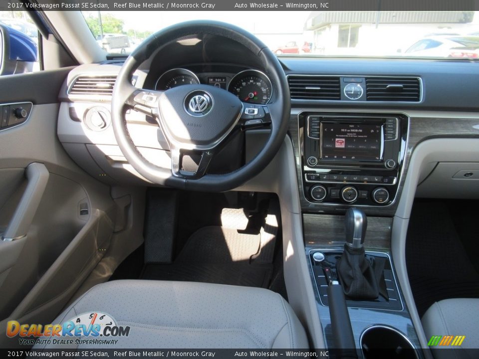 2017 Volkswagen Passat SE Sedan Reef Blue Metallic / Moonrock Gray Photo #15
