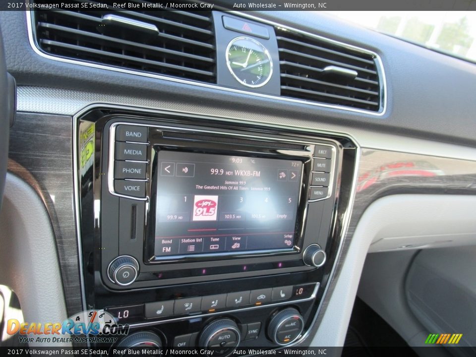 2017 Volkswagen Passat SE Sedan Reef Blue Metallic / Moonrock Gray Photo #17