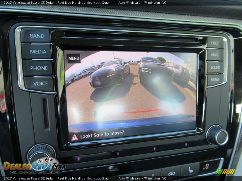 2017 Volkswagen Passat SE Sedan Reef Blue Metallic / Moonrock Gray Photo #18