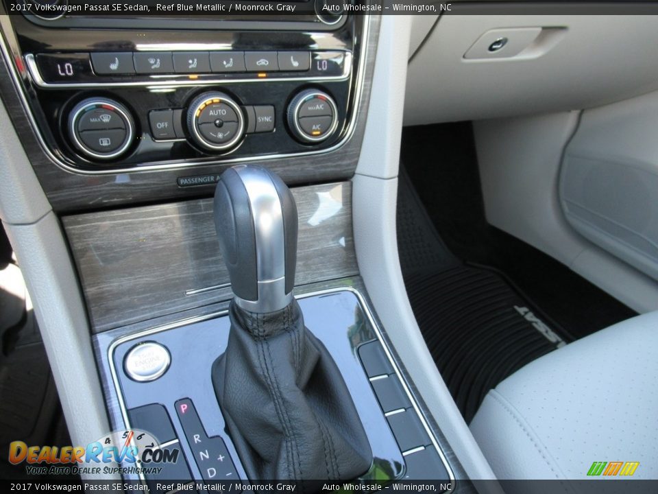 2017 Volkswagen Passat SE Sedan Reef Blue Metallic / Moonrock Gray Photo #19