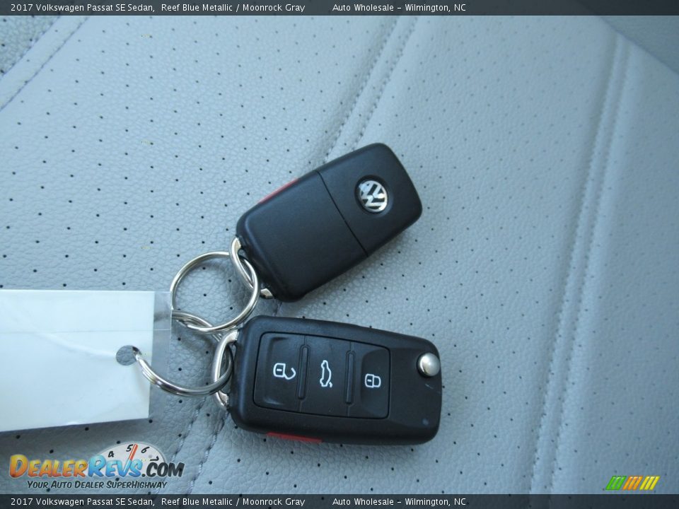 2017 Volkswagen Passat SE Sedan Reef Blue Metallic / Moonrock Gray Photo #20