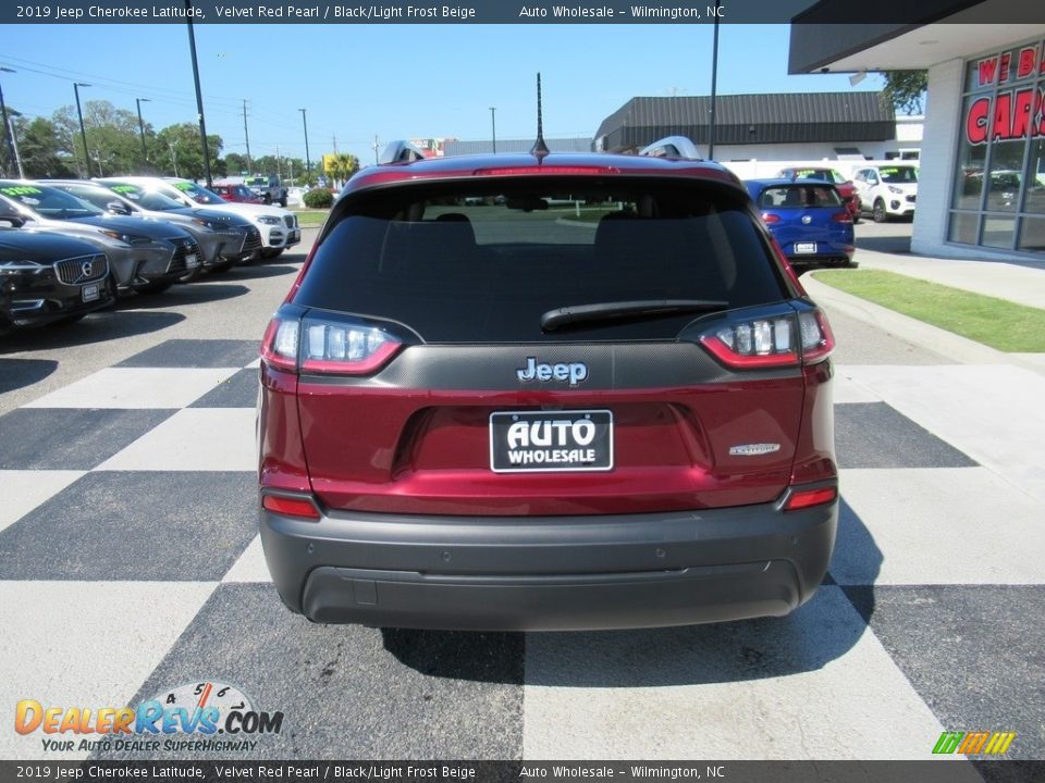 2019 Jeep Cherokee Latitude Velvet Red Pearl / Black/Light Frost Beige Photo #4