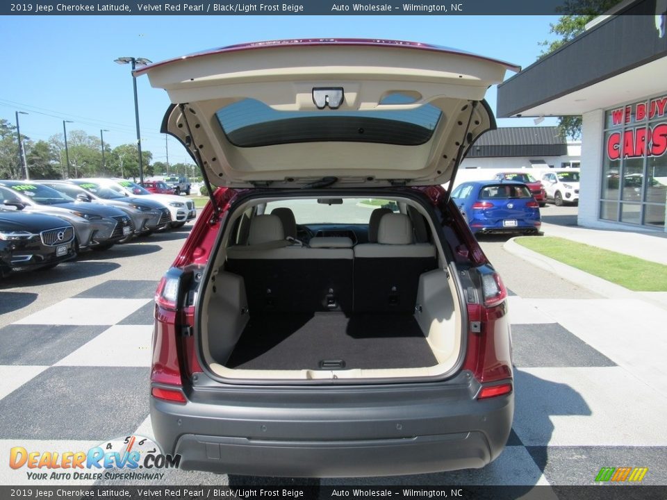 2019 Jeep Cherokee Latitude Velvet Red Pearl / Black/Light Frost Beige Photo #5