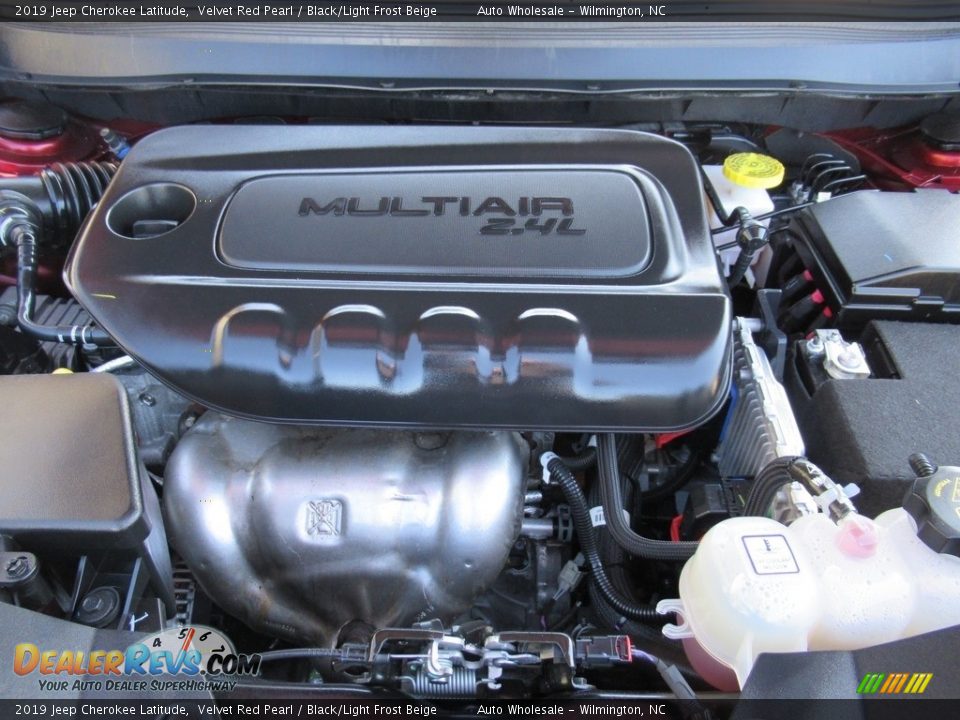 2019 Jeep Cherokee Latitude Velvet Red Pearl / Black/Light Frost Beige Photo #6