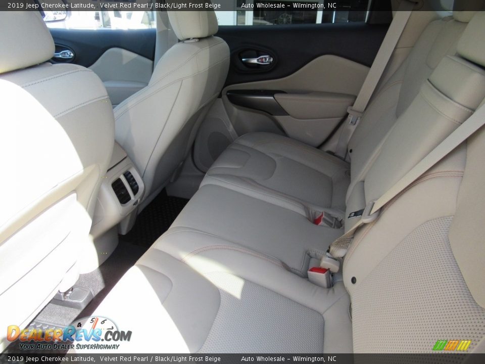 2019 Jeep Cherokee Latitude Velvet Red Pearl / Black/Light Frost Beige Photo #12