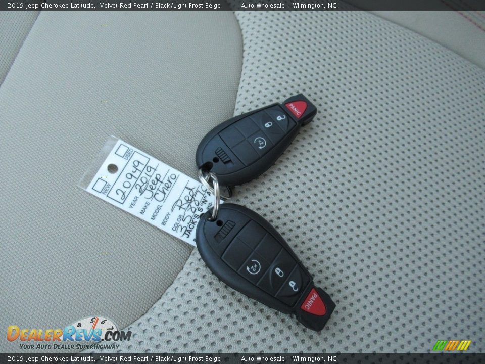 2019 Jeep Cherokee Latitude Velvet Red Pearl / Black/Light Frost Beige Photo #20