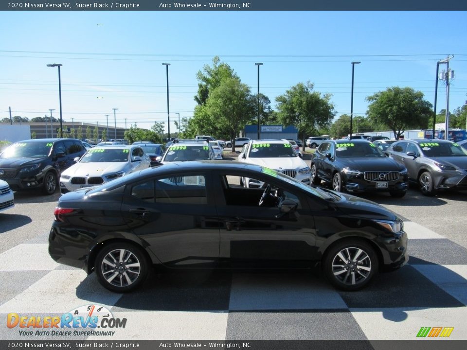 2020 Nissan Versa SV Super Black / Graphite Photo #3