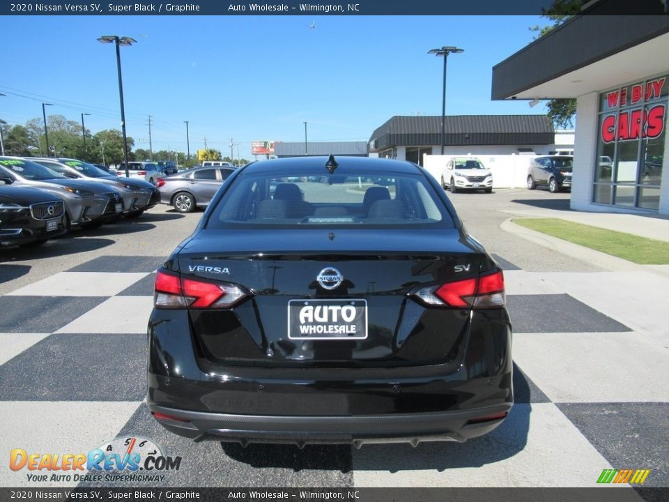 2020 Nissan Versa SV Super Black / Graphite Photo #4