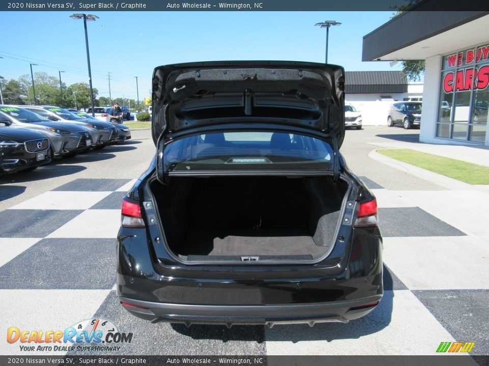 2020 Nissan Versa SV Super Black / Graphite Photo #5