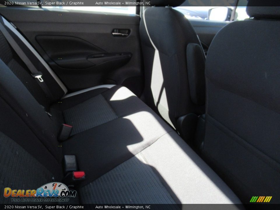 2020 Nissan Versa SV Super Black / Graphite Photo #14