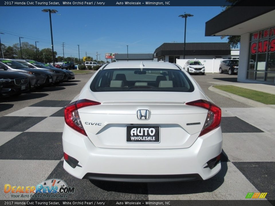 2017 Honda Civic Touring Sedan White Orchid Pearl / Ivory Photo #4