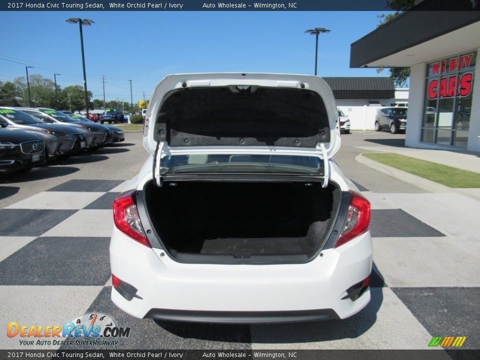 2017 Honda Civic Touring Sedan White Orchid Pearl / Ivory Photo #5