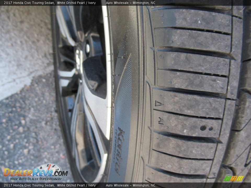 2017 Honda Civic Touring Sedan White Orchid Pearl / Ivory Photo #8