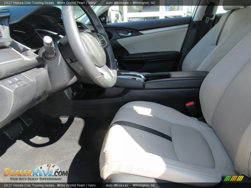2017 Honda Civic Touring Sedan White Orchid Pearl / Ivory Photo #10