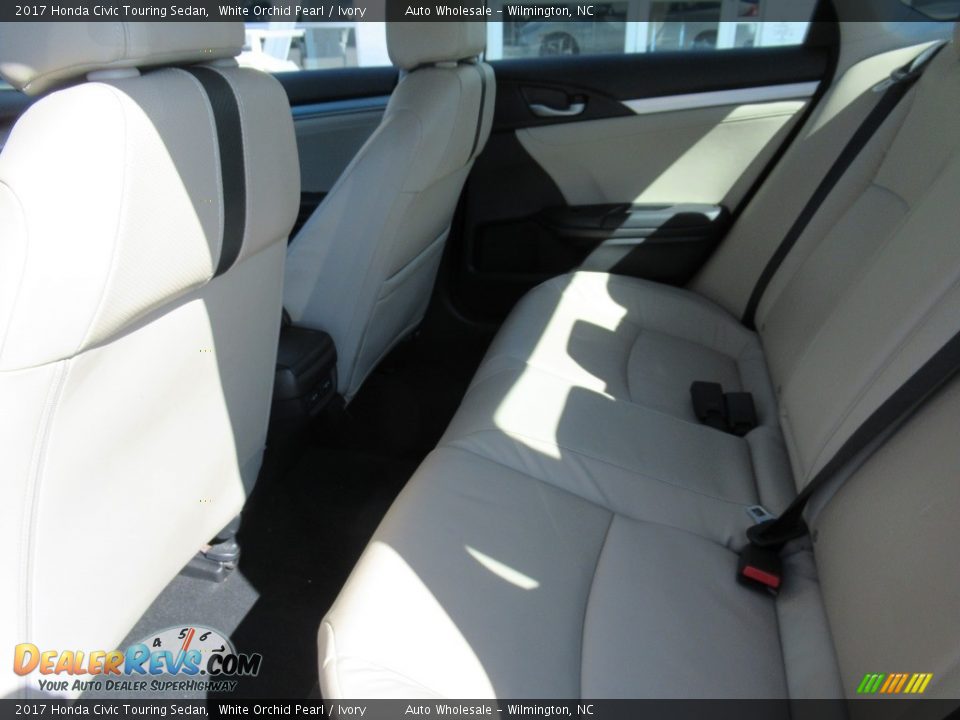 2017 Honda Civic Touring Sedan White Orchid Pearl / Ivory Photo #11