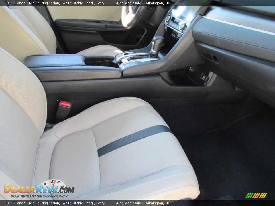 2017 Honda Civic Touring Sedan White Orchid Pearl / Ivory Photo #12