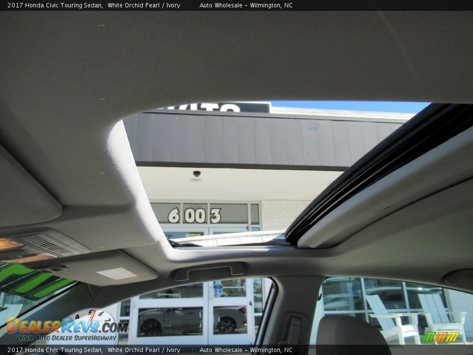 2017 Honda Civic Touring Sedan White Orchid Pearl / Ivory Photo #14