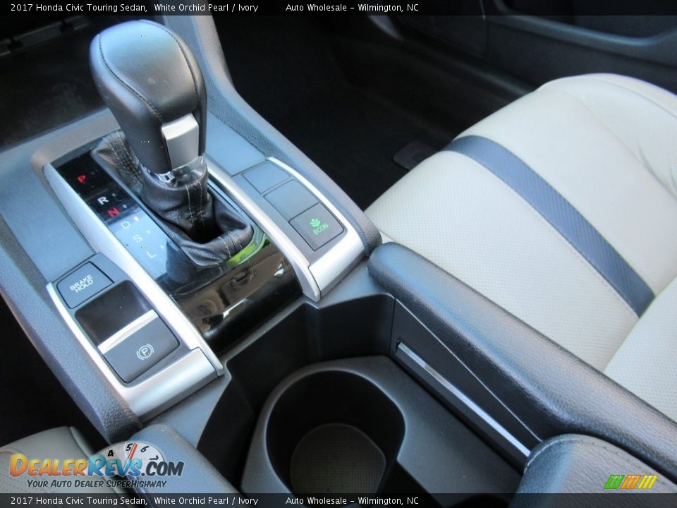 2017 Honda Civic Touring Sedan White Orchid Pearl / Ivory Photo #20