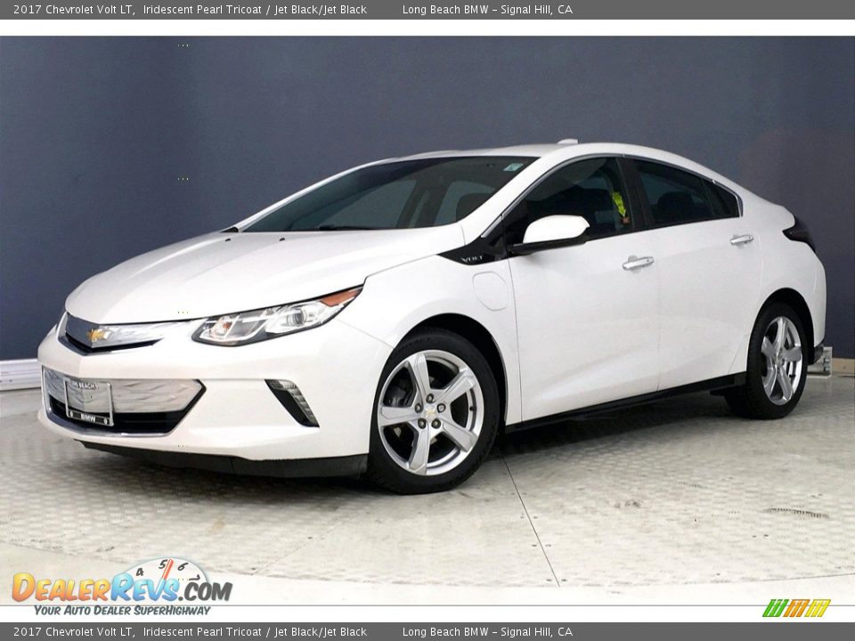 Front 3/4 View of 2017 Chevrolet Volt LT Photo #12