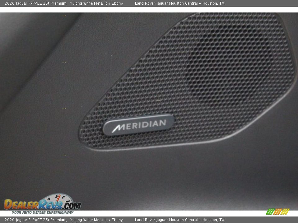 2020 Jaguar F-PACE 25t Premium Yulong White Metallic / Ebony Photo #11