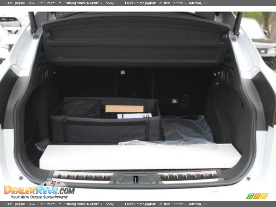 2020 Jaguar F-PACE 25t Premium Yulong White Metallic / Ebony Photo #29