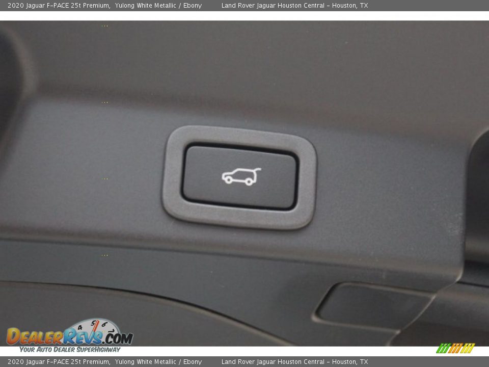 2020 Jaguar F-PACE 25t Premium Yulong White Metallic / Ebony Photo #30