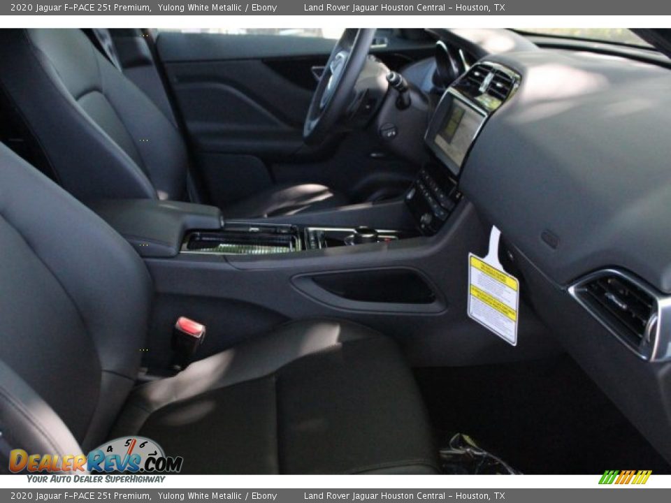 2020 Jaguar F-PACE 25t Premium Yulong White Metallic / Ebony Photo #3