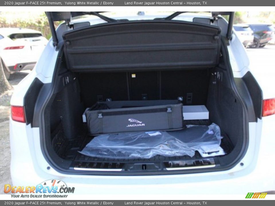 2020 Jaguar F-PACE 25t Premium Yulong White Metallic / Ebony Photo #29