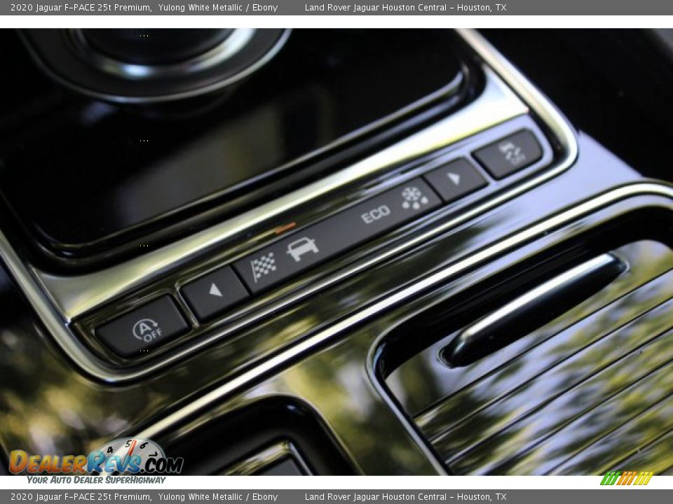 2020 Jaguar F-PACE 25t Premium Yulong White Metallic / Ebony Photo #17