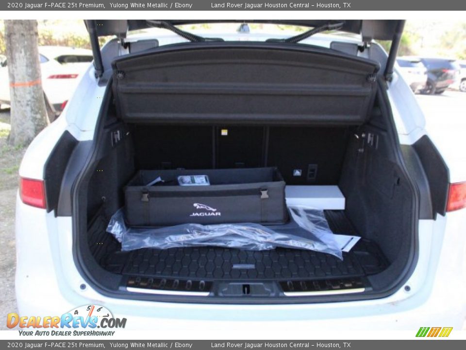 2020 Jaguar F-PACE 25t Premium Yulong White Metallic / Ebony Photo #29