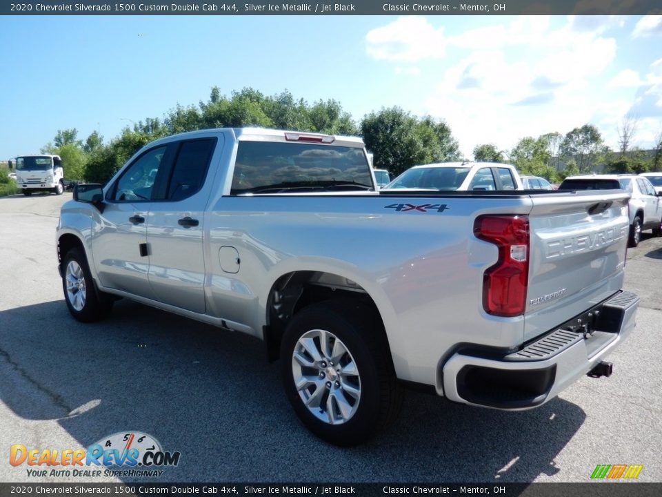 2020 Chevrolet Silverado 1500 Custom Double Cab 4x4 Silver Ice Metallic / Jet Black Photo #5