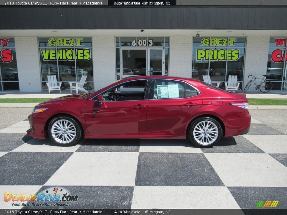 2018 Toyota Camry XLE Ruby Flare Pearl / Macadamia Photo #1