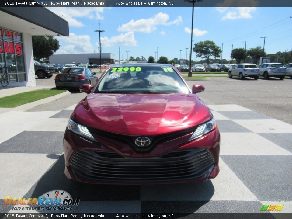 2018 Toyota Camry XLE Ruby Flare Pearl / Macadamia Photo #2