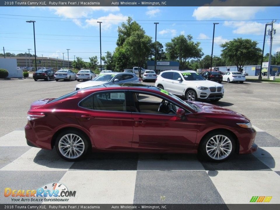 2018 Toyota Camry XLE Ruby Flare Pearl / Macadamia Photo #3