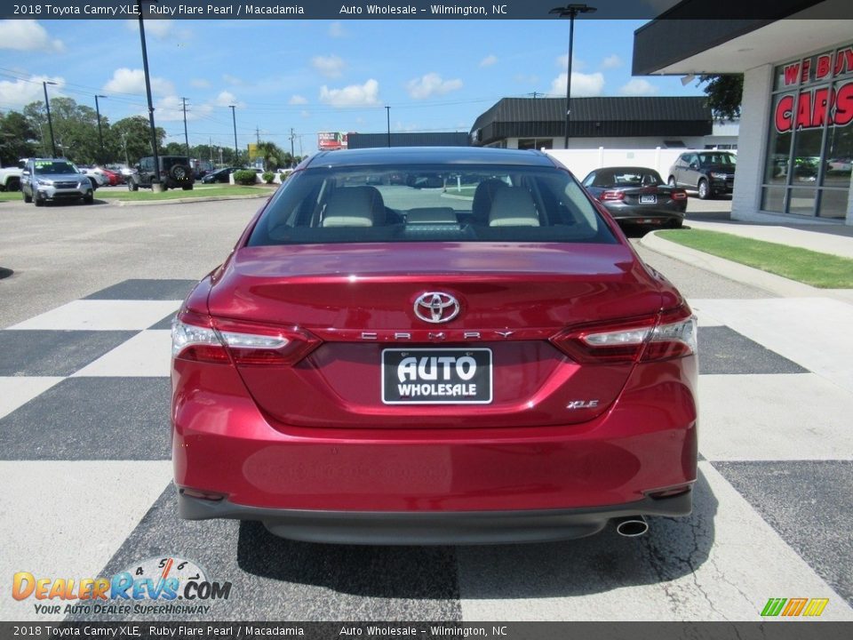 2018 Toyota Camry XLE Ruby Flare Pearl / Macadamia Photo #4
