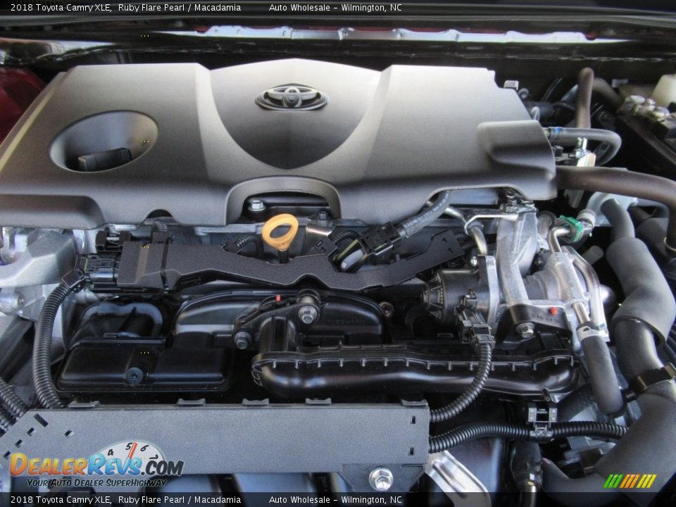 2018 Toyota Camry XLE Ruby Flare Pearl / Macadamia Photo #6