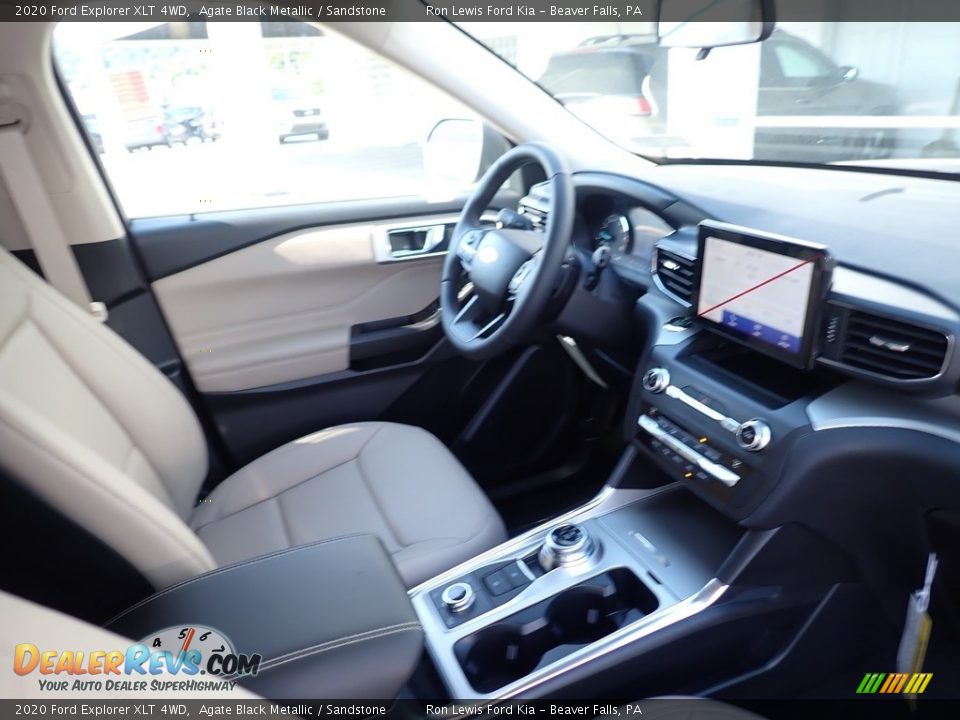 2020 Ford Explorer XLT 4WD Agate Black Metallic / Sandstone Photo #10