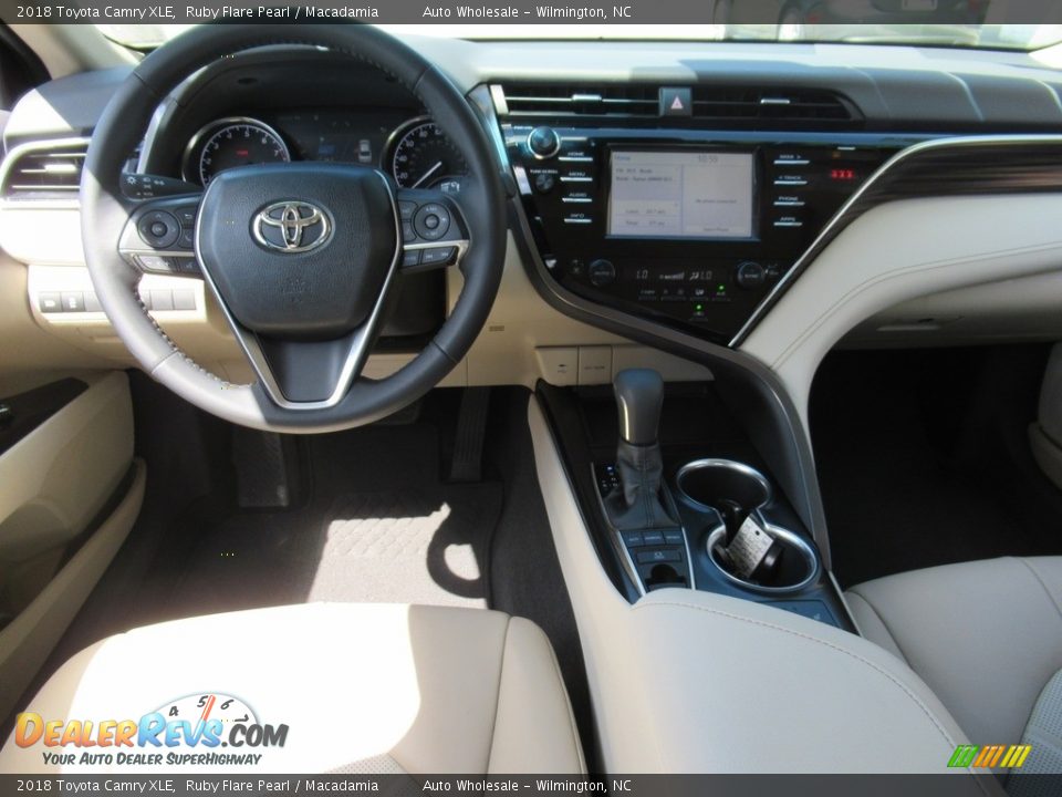 2018 Toyota Camry XLE Ruby Flare Pearl / Macadamia Photo #15