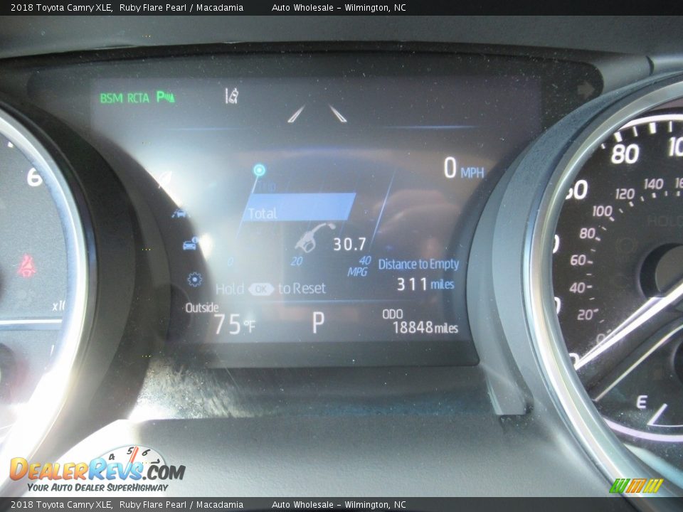 2018 Toyota Camry XLE Ruby Flare Pearl / Macadamia Photo #16
