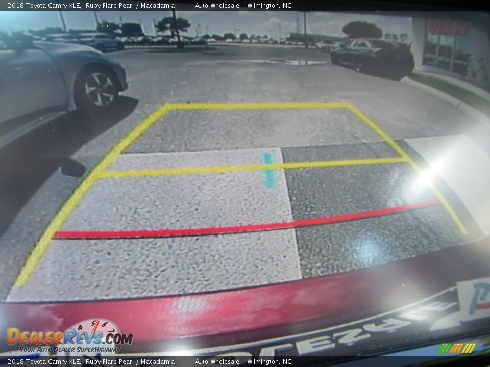 2018 Toyota Camry XLE Ruby Flare Pearl / Macadamia Photo #18