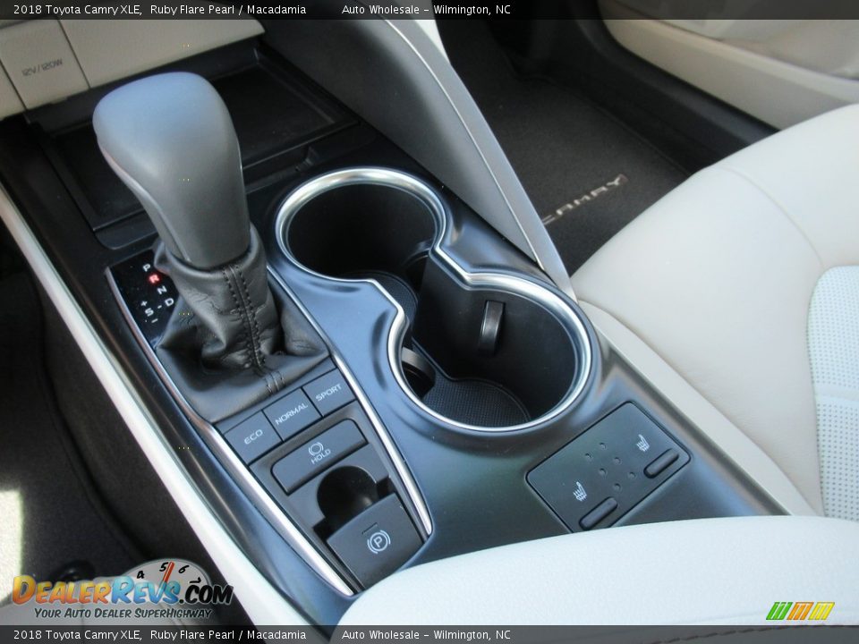 2018 Toyota Camry XLE Ruby Flare Pearl / Macadamia Photo #19