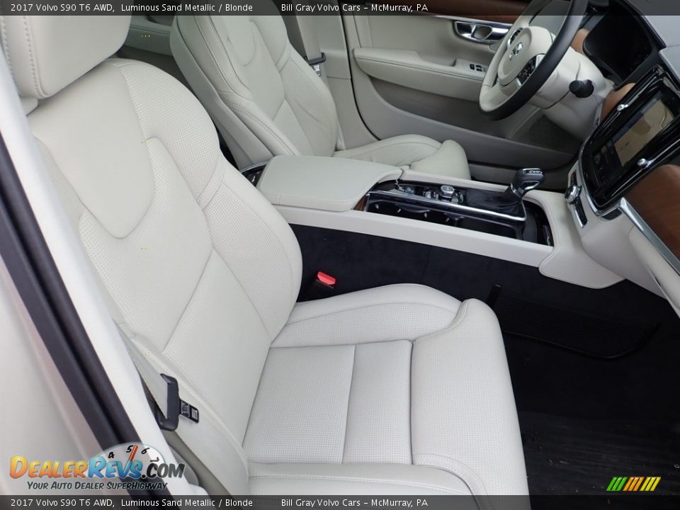 Front Seat of 2017 Volvo S90 T6 AWD Photo #11